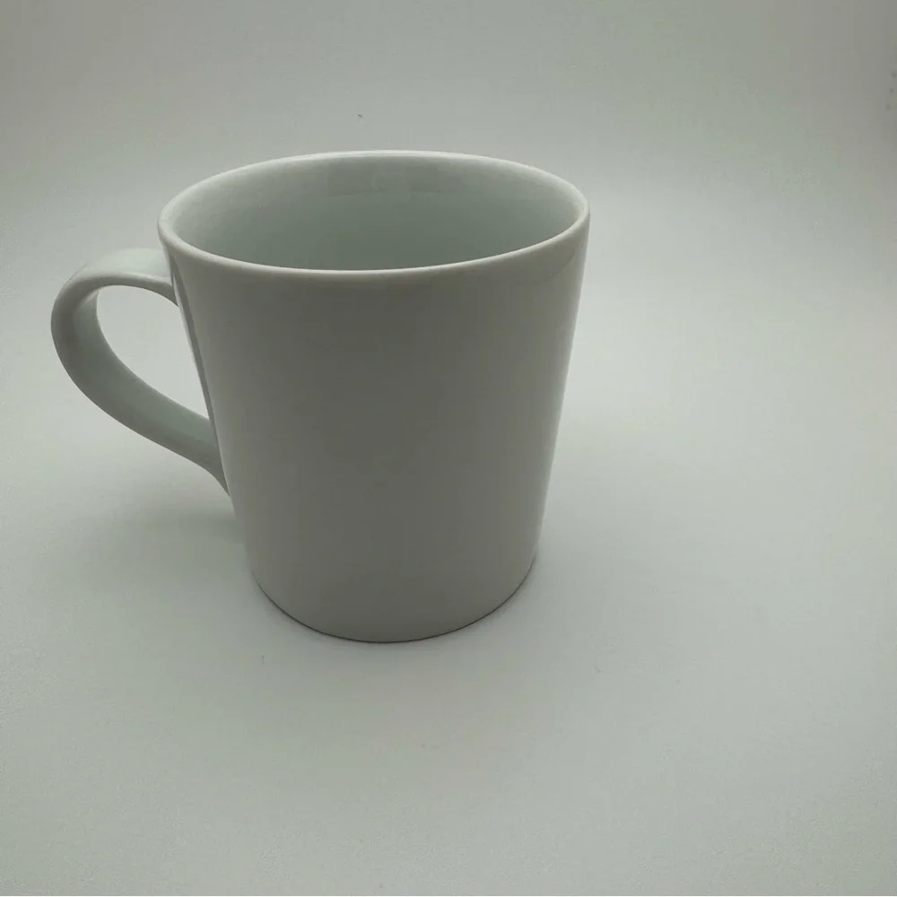 Crate & Barrel Julia Rothman Yule Tree Child’s Hot Cocoa Mug 8 oz White Red
